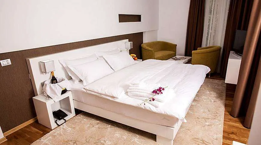 Prestige Hotel Τίρανα 4*,